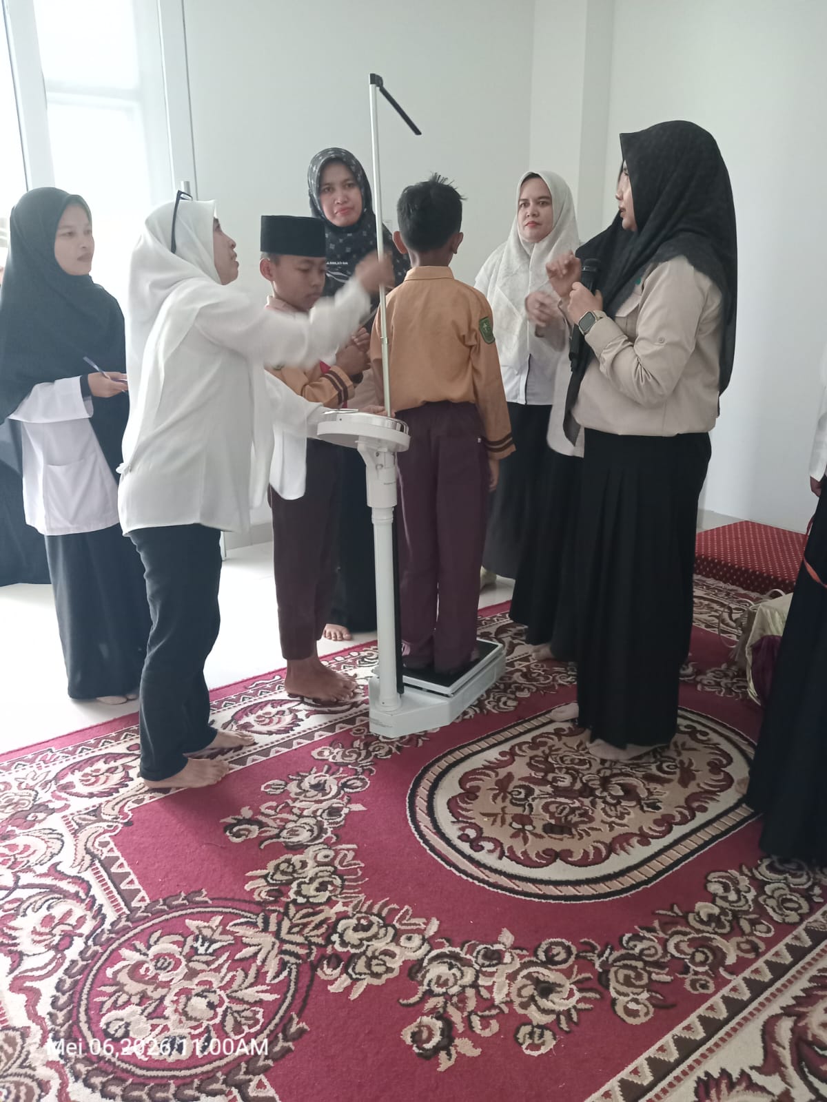 Pemeriksaan kesehatan siswa bekerja sama dengan Puskesmas Tambang